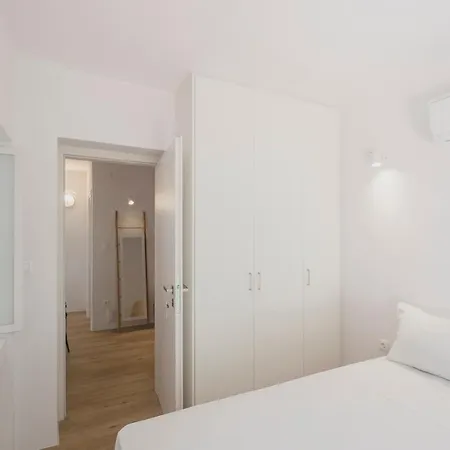 Sun-splashed Stylish Flat, Steps To Old Town Апартаменты Ханья