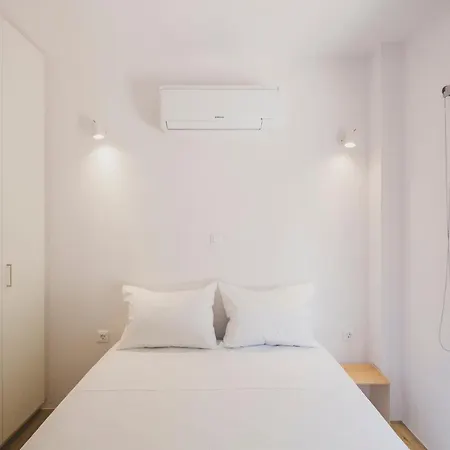 Sun-splashed Stylish Flat, Steps To Old Town Апартаменты Ханья