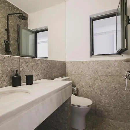 Sun-splashed Stylish Flat, Steps To Old Town Апартаменты Ханья