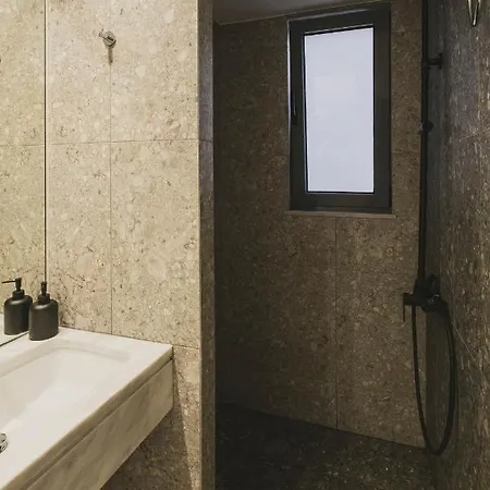 Апартаменты Sun-splashed Stylish Flat, Steps To Old Town *